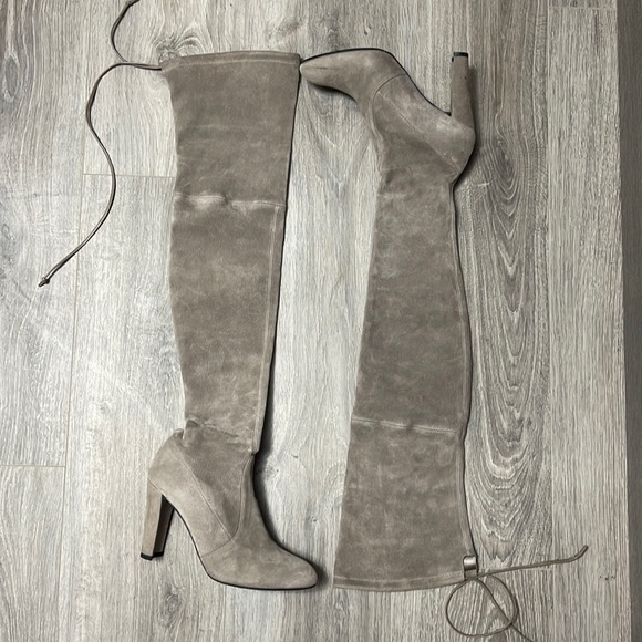 Stuart Weitzman authentic  only used 3 times excellent conditions.